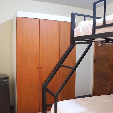 Anicia Guesthouse Rooms Paranaque City ภายนอก รูปภาพ