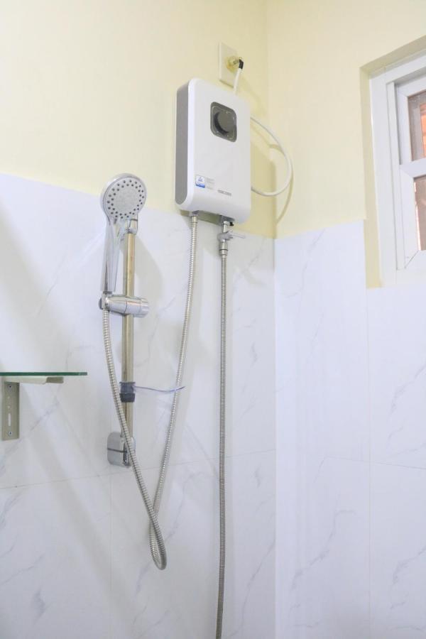 Anicia Guesthouse Rooms Paranaque City ภายนอก รูปภาพ