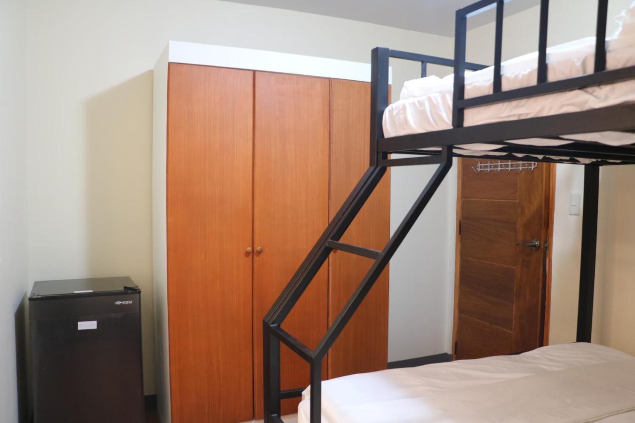 Anicia Guesthouse Rooms Paranaque City ภายนอก รูปภาพ