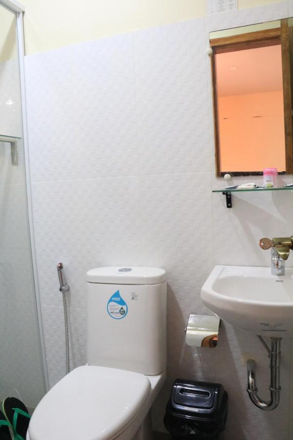 Anicia Guesthouse Rooms Paranaque City ภายนอก รูปภาพ