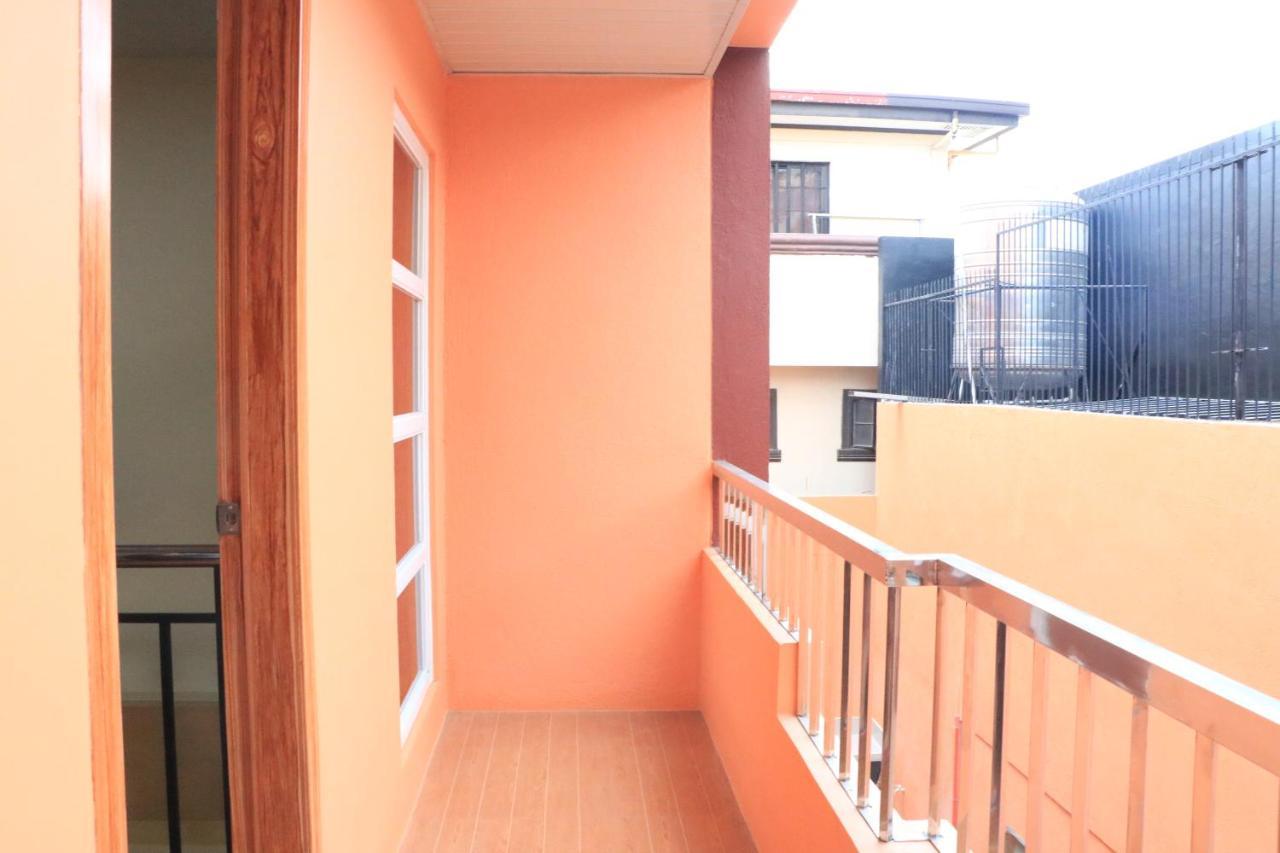 Anicia Guesthouse Rooms Paranaque City ภายนอก รูปภาพ
